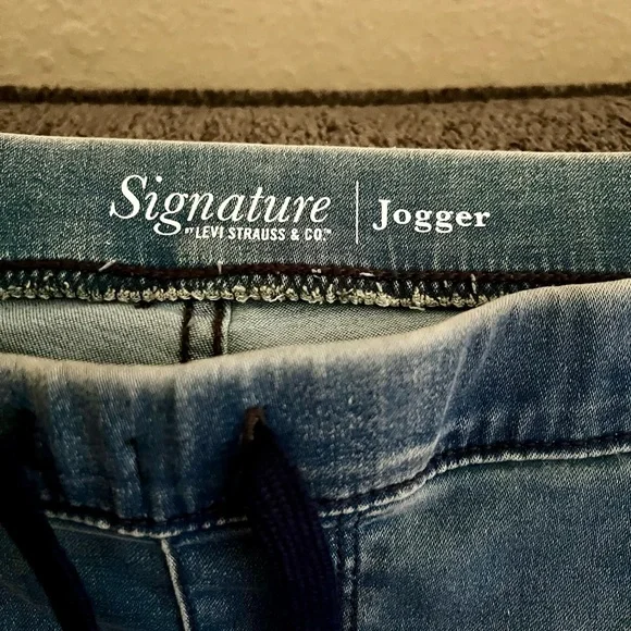 Signature by Levi Strauss & Co. Women's Lounge Joggers - Picture 2 of 11